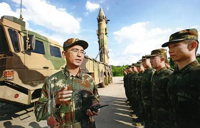 火箭军参阅兵高183火箭军参阅兵身高达183cm，探究其背后的故事